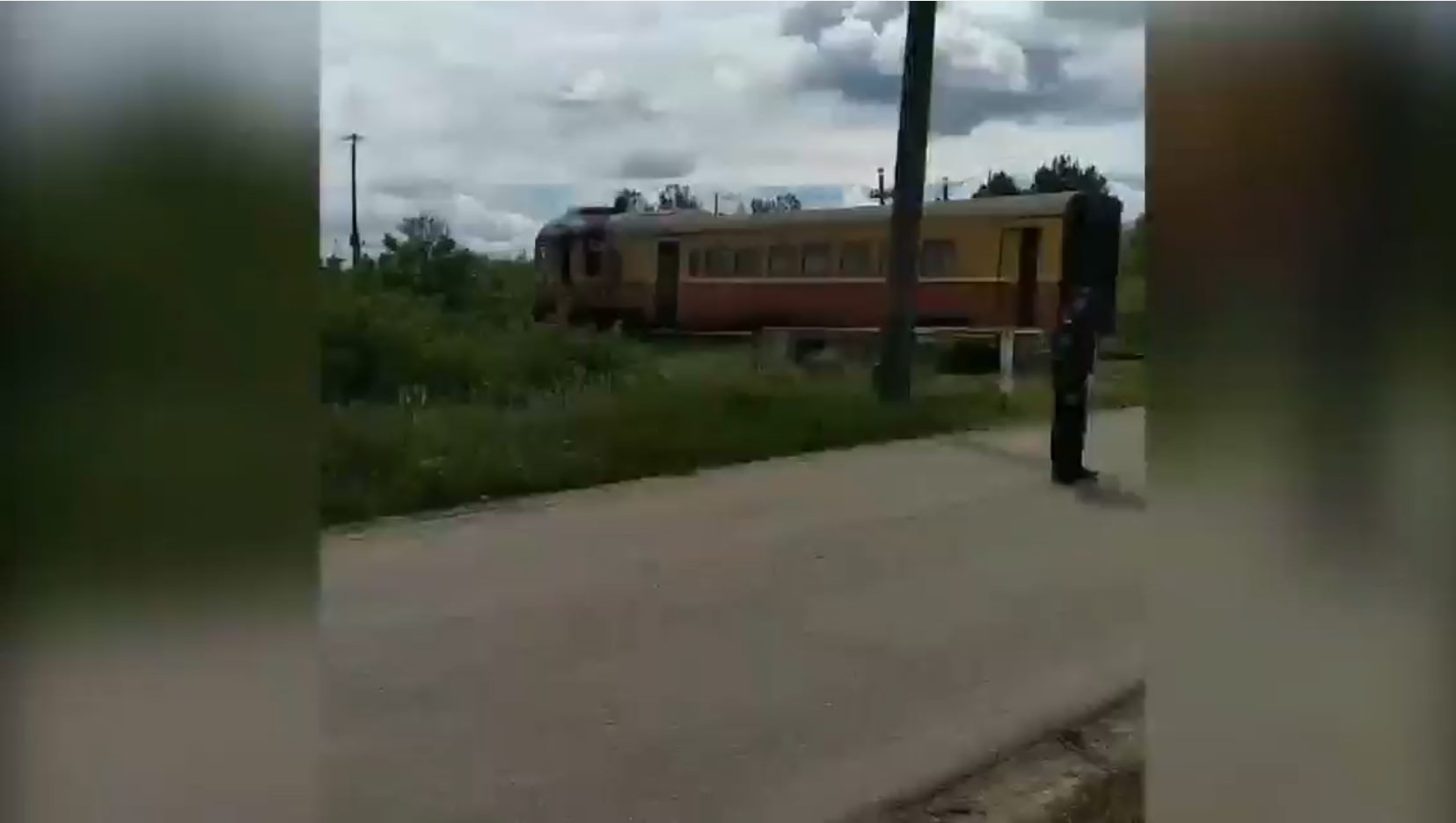 Пассажирский поезд загорелся в Молдове