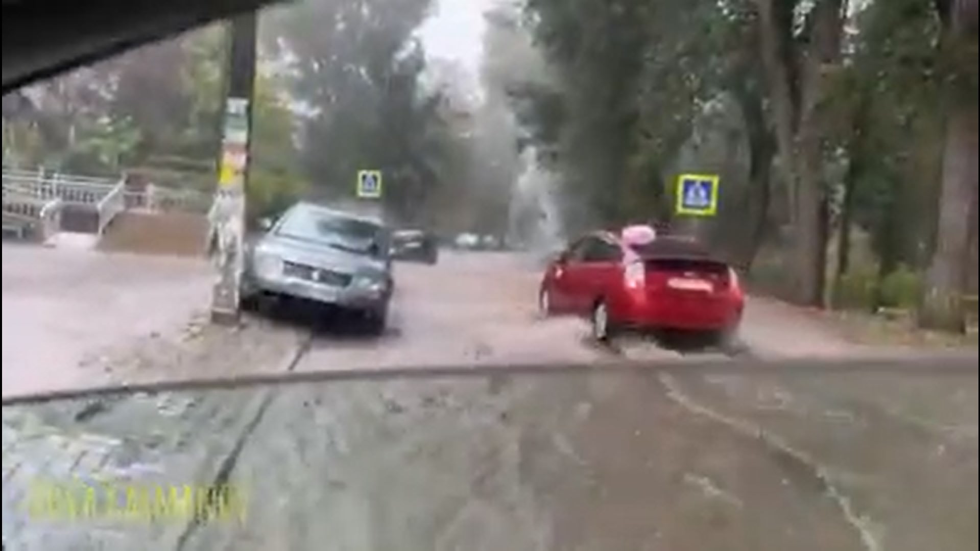 В Кишинёве сегодня вот так. Действует "желтый" код метеоопасности