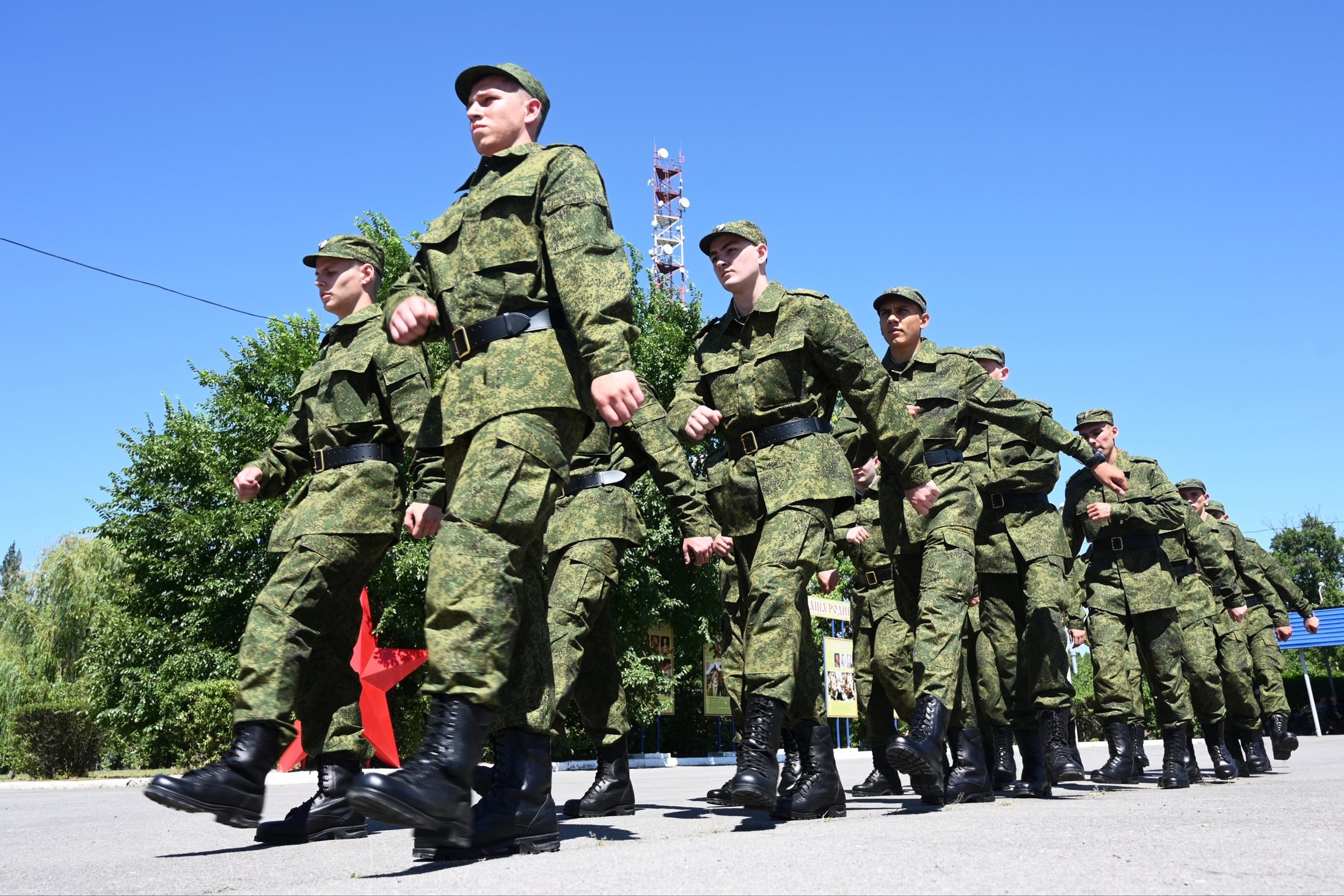 Солдатам-срочникам временно запрещено уходить в увольнения на выходные