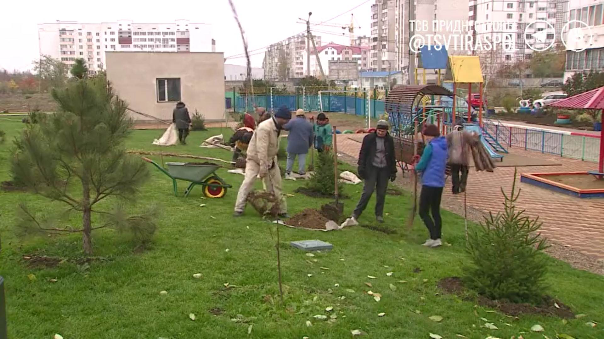 Сквер «Солнечный» скоро будет одним из самых зелёных мест на столичной Балке