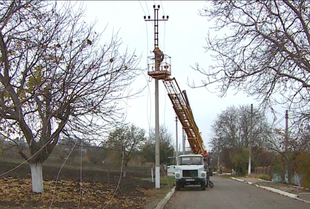 В Протягайловке по улице Совхозной каждый раз в непогоду у людей отключался свет