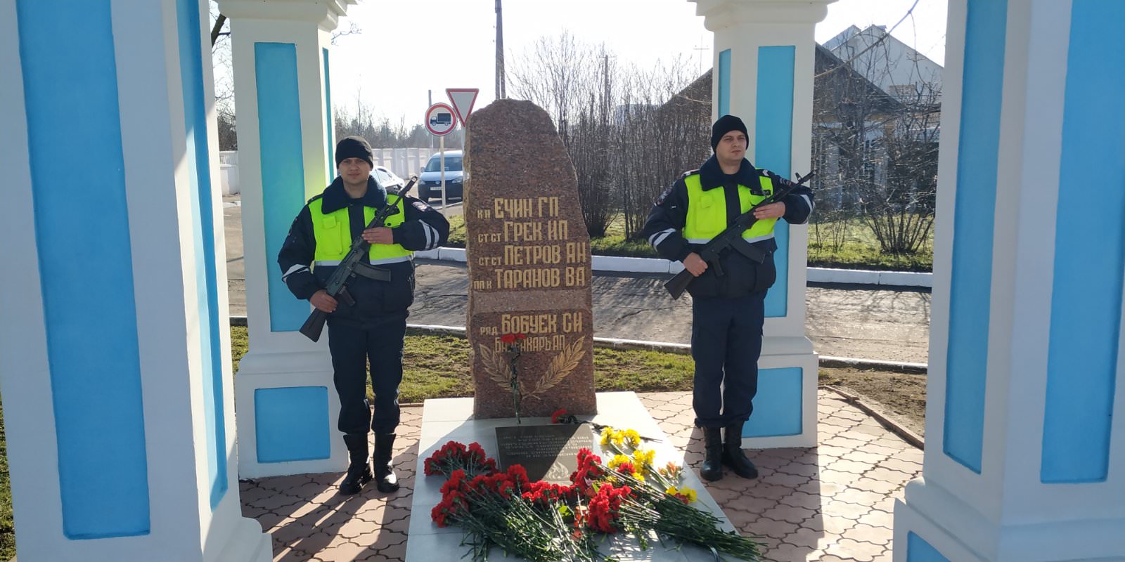 На этом месте в Бендерах 1 апреля 92 года молдавские опоновцы расстреляли машину ГАИ