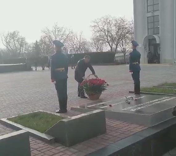 Возложение на Мемориале Славы в честь годовщины освобождения Тирасполя закончилось за 20 минут