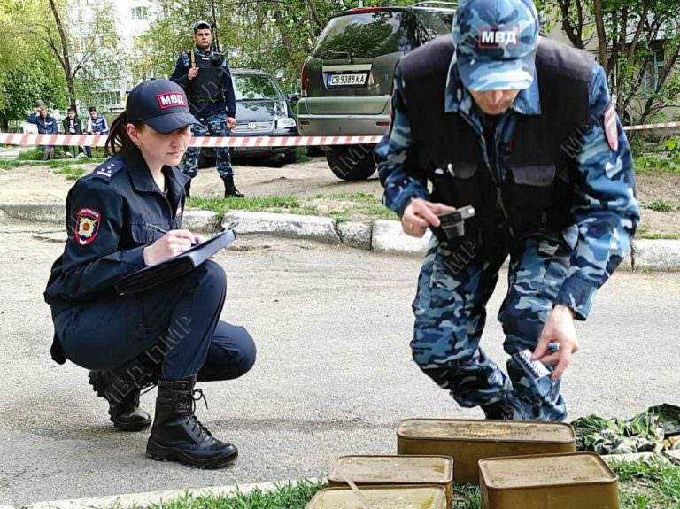 В мусорном баке возле тираспольской 14 школы, вчера вечером нашли холостые патроны